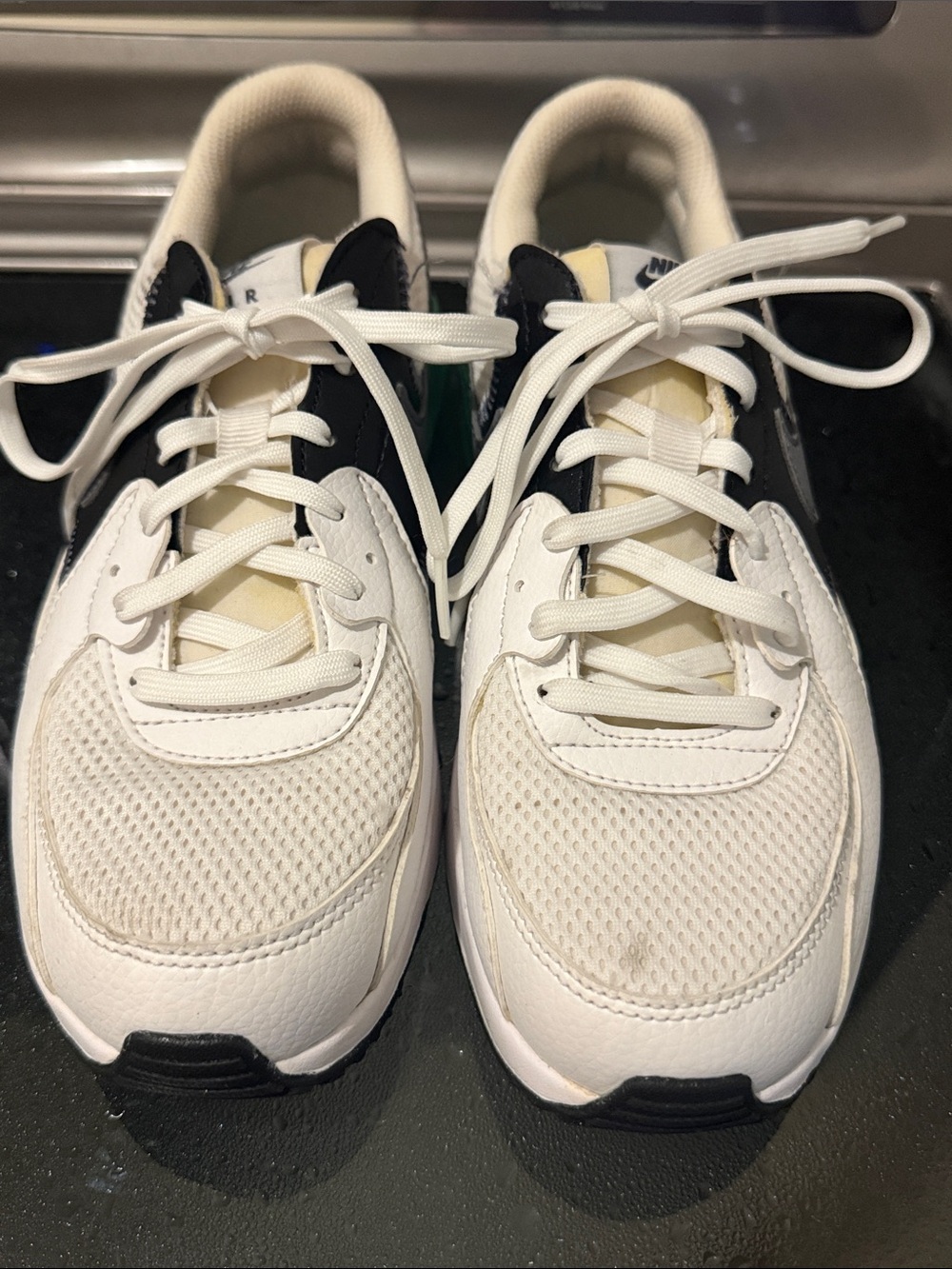Nike White, Black green sneakers 👟